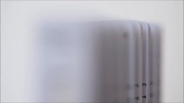 Domino konumu Corona virüsü hızlı antijen test kitleri covid-19 negatif sonuç odaklanma odaklanma zoom video arka plandan ön plana