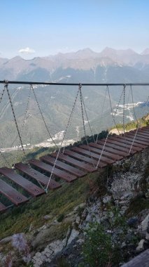 Uçurumun üstündeki merdiven.