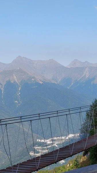 Uçurumun üstündeki merdiven.