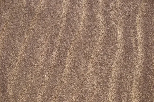 波の痕跡を持つビーチの黄色の砂 — ストック写真