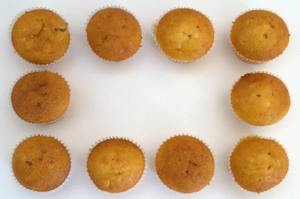 Beyaz arkaplanda kek çerçevesi