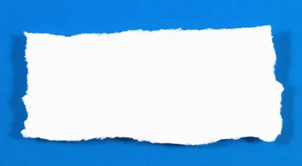 Mavi arka planda beyaz bir sayfa. Kaydedilecek yer