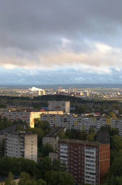 Houses City Heavy Clouds Sky Autumn Vertical Photo — Stock Photo, Image