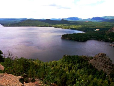 Burası Borovoe adında bir tatil köyü. Fotoğraf deniz seviyesinden yaklaşık 400 metre yüksekten çekilmiş.)