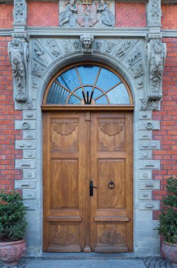 Şehir duvarında bir kapı.