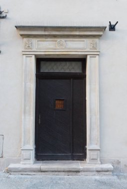 Şehir duvarında bir kapı.