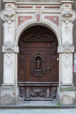 Şehir duvarında bir kapı.