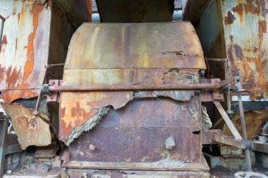 eski paslı metal elementler