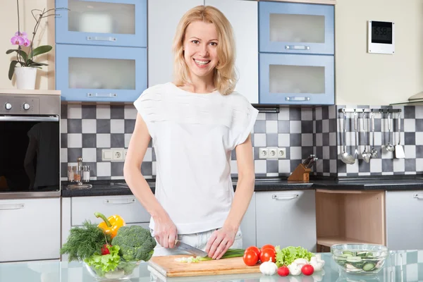 Young Woman Cooking. Healthy Food - Vegetable Salad. — Stock Photo, Image