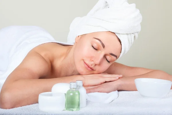 Portre portre çekici kadının günlük kaplıcada lüks güzellik salonu