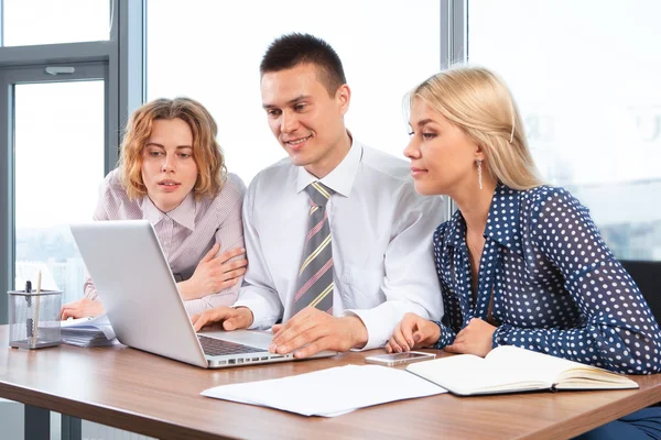 Businesspeople working together at meeting table in office — Stock Photo, Image