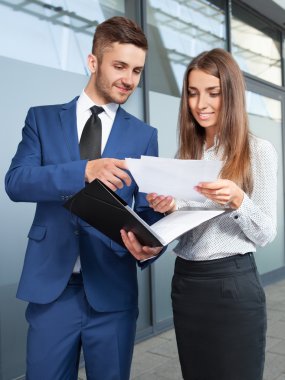 iş adamları veya iş adamı ve iş kadını açık çalışma,