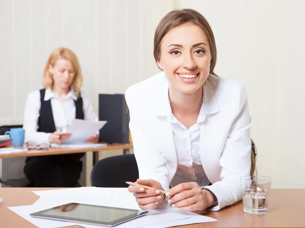 Attractive young businesswoman using tablet — Stock Photo, Image