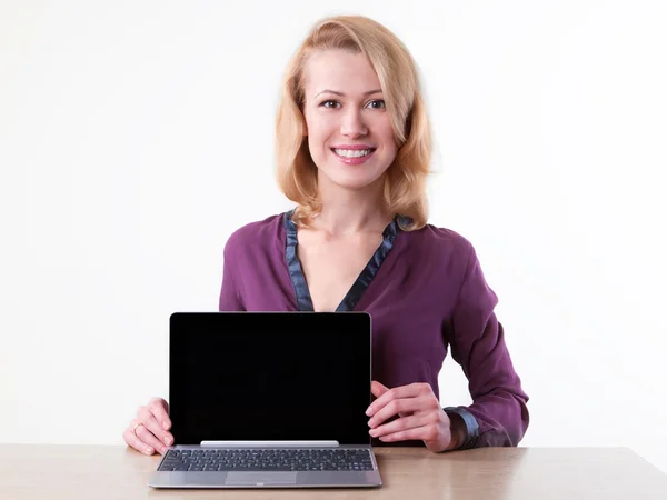 Woman  showing laptop screen  - isolated — Stock Photo, Image