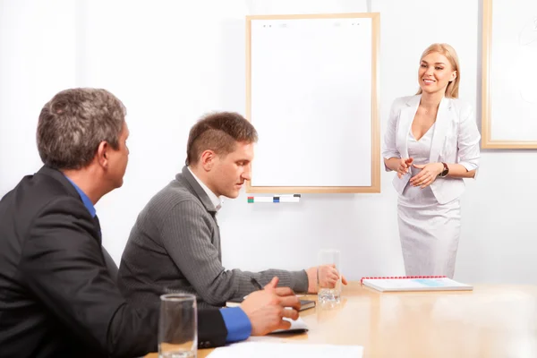 Young Businesswoman Presenting His Ideas — Stock Photo, Image