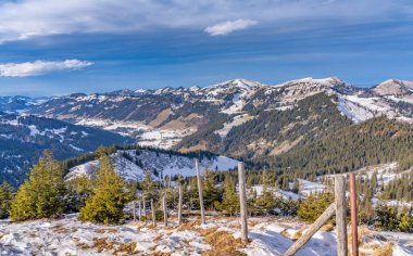 Balderschwang, Bavyera, Almanya yakınlarındaki Allgaeu Alplerinde kış manzarası