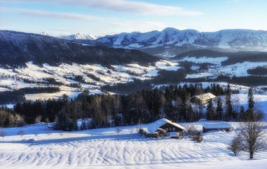 Allgaeu Alplerinde soğuk kış manzarası Oberstaufen, Bavyera, Almanya