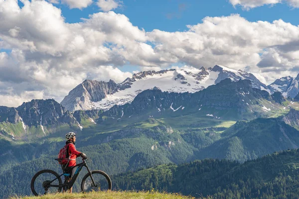 Beautiful Senior Woman Riding Her Electric Mountain Bike Pralongia Plateau — Stock Photo, Image