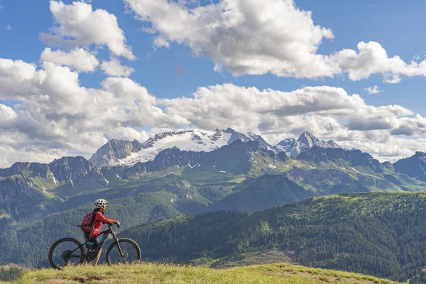 Beautiful Senior Woman Riding Her Electric Mountain Bike Pralongia Plateau — Stock Photo, Image