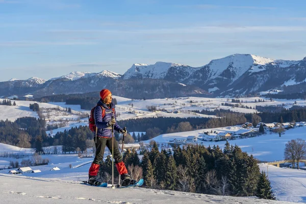 Active Senior Woman Snowshoeing Allgaeu Alps Oberstaufen Bavaria Germany — Stockfoto