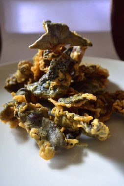 Abur cubur, A auricula-judae mantarı. 