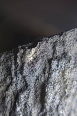 Siyah odun kömürü.