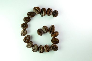 Kahve çekirdekli G harfi