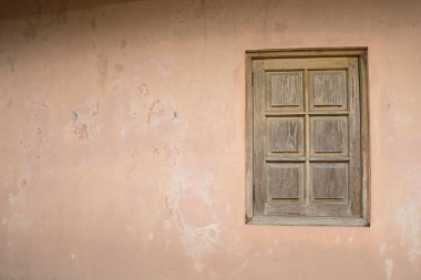 Arkaplan, zaman ile solmuş eski pencere