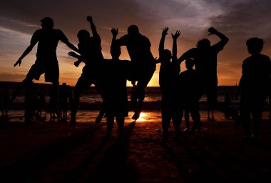 Mutluluk basittir, sadece gün batımını izlemek