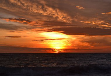 Endonezya, Bali sahilinde alacakaranlık