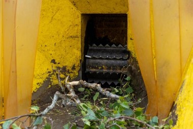 Çekici silindirli odun öğütücü Hopper boyutları