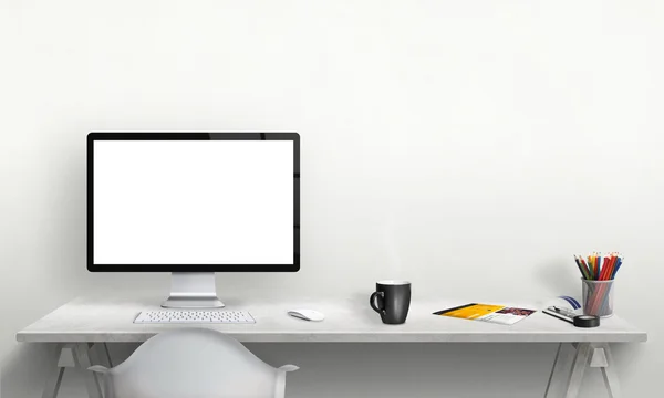 Isoliertes Computerdisplay für Attrappen im Büroinnenraum. Schreibtisch mit Tastatur, Maus, Kaffeetasse, Papier, Bleistift. Freiraum an der Wand für Text. — Stockfoto