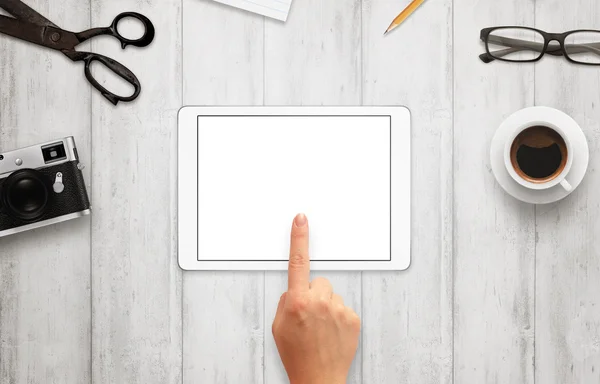 El dokunmatik tablet ile izole beyaz perde mockup için. — Stok fotoğraf