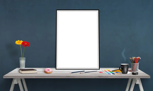İzole poster çerçevesi mockup için ofis masasında. Su renkleri, kalemler, gözlük, çiçekler, kahve masada.