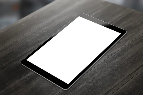 Svarta tavlan på träbord med isolerade vit skärm för mockup. Vertikalt läge Isometrisk vy. — Stockfoto