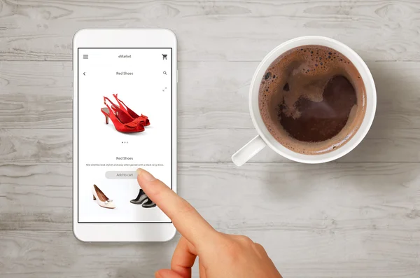 Kvinnliga shoppingskor med smart telefon. Ovanifrån scen med kaffe. — Stockfoto