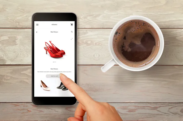 Scarpe donna shopping con smart phone. Scena vista dall'alto con caffè . — Foto Stock