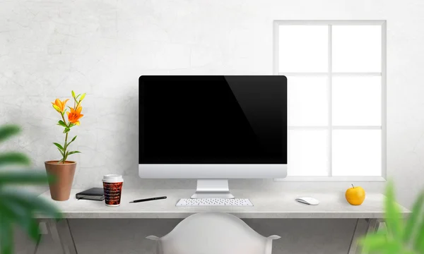 Computador com tela isolada para mockup na mesa de escritório . — Fotografia de Stock