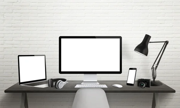 Responsive devices on desk with isolated screen for mockup. Comp — Stock Photo, Image