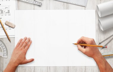 Proje boş beyaz kağıt üzerine çizim. Üstten Görünüm sahne kağıt düzenlenmiş mimar ekipman ile.