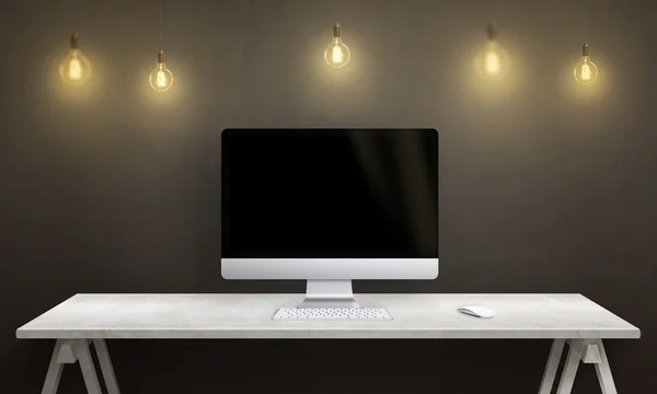 コンピューター表示とオフィスの机、電球がぶら下がっています。モックアップに空白の画面。デザインのアイデアの概念. — ストック写真