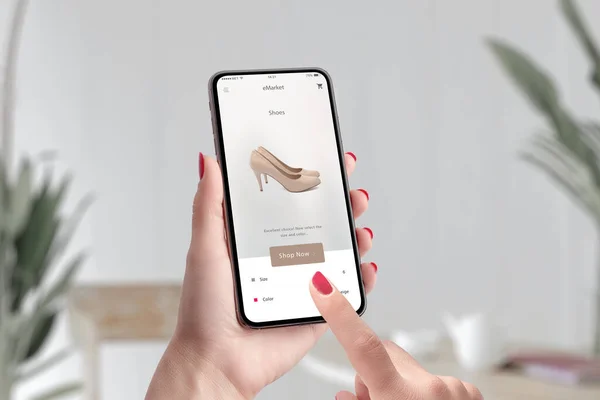 Scarpe Shopping Online Con Concetto App Commerce Donna Possesso Smart — Foto Stock