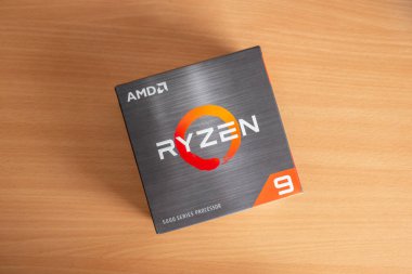 Saraybosna, Bosna-Hersek - 29 Aralık 2020: Yeni beşinci nesil AMD Ryzen 9 5900x işlemci kutusu