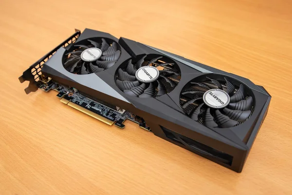 Saraybosna, Bosna-Hersek - 29 Aralık 2020: Gigabyte GeForce RTX 3060 Ti NVIDIA grafik kartı