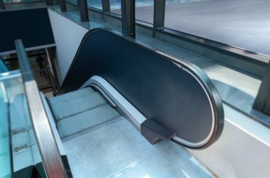 Pazarlama sunumu için boş yürüyen merdiven yüzeyi, logo markalaşma modeli