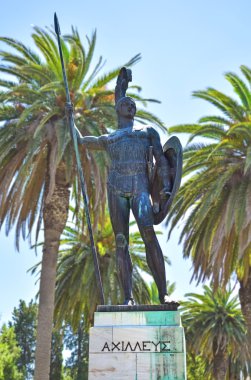 Achilles heykel parkta Achilleion Korfu