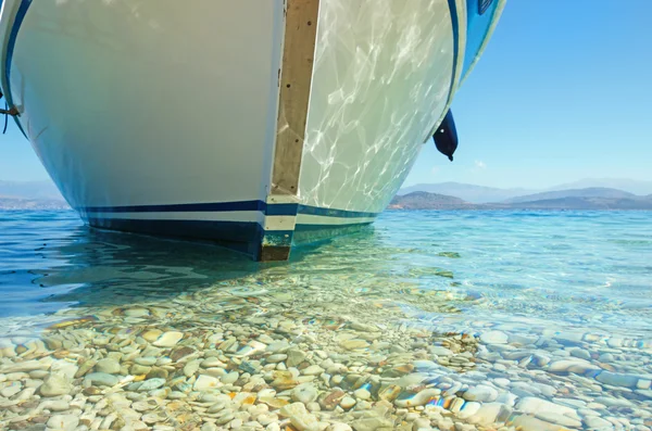 Zomer zeezicht van het schip van onderen — Stockfoto