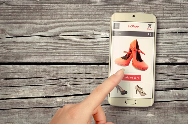 Tablo akıllı telefon ile online alışveriş