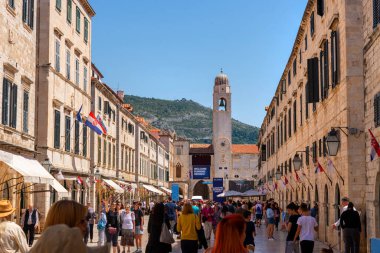 Dubrovnik, Hırvatistan, 1 Mayıs 2022 Eski Dubrovnik Kasabası 'nın tarihi yerleşim alanından geçen Stone merdiveni