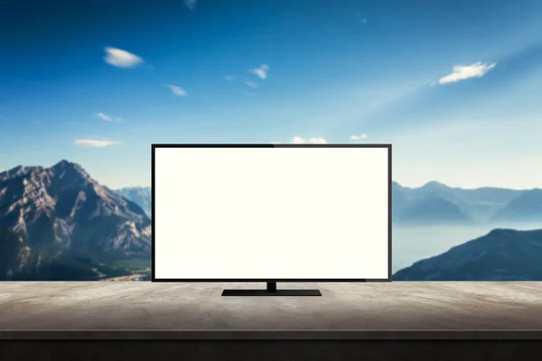 Tv aislada en el escritorio con fondo de la naturaleza de montaña para la presentación simulada — Foto de Stock